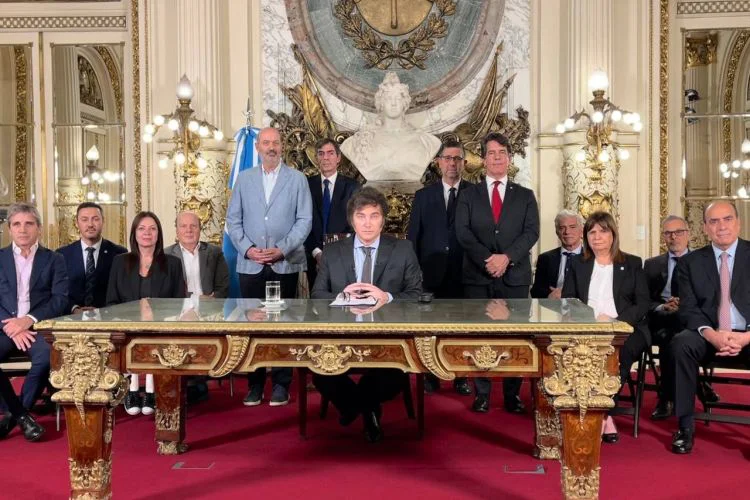Cadena-Nacional-Javier-Milei-ministros